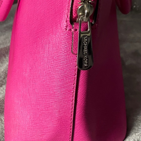 Fuchsia MK Bag Used only a few times - Picture 7 of 8